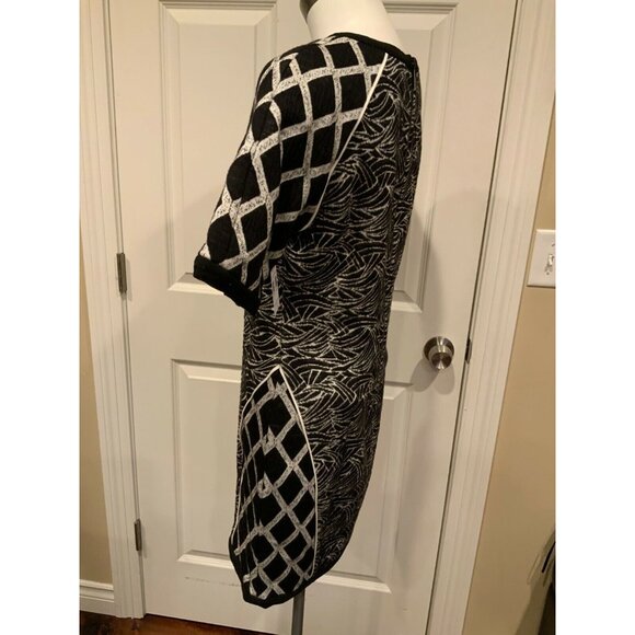 Elizabeth and James Black & White Geometric Dress W/ Short Sleeves, Size Large - Picture 4 of 7